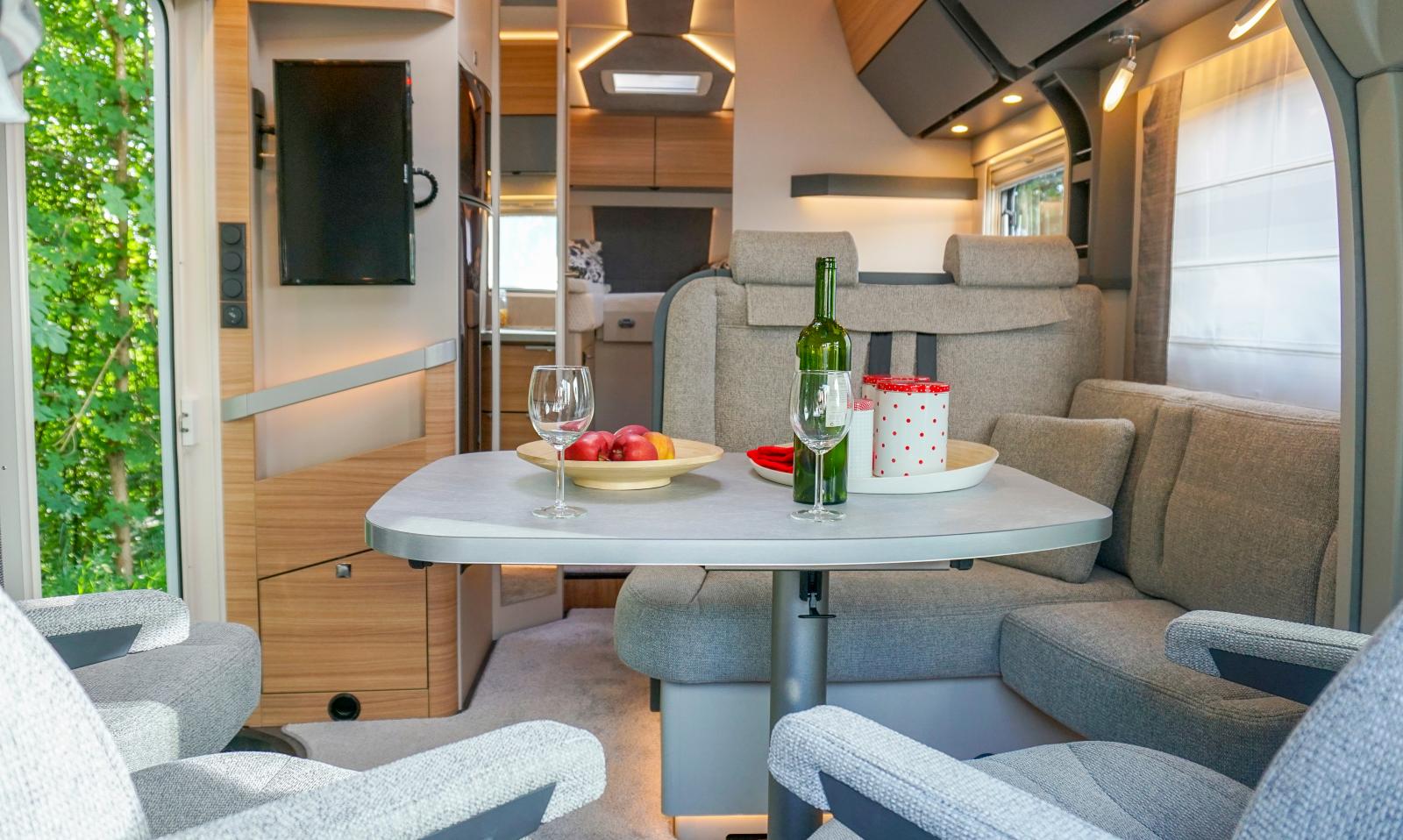 Modern, för att inte säga skandinavisk design. Rena och raka linjer ger stil. Inga tofsar och vitrinskåp i Pulse GT.