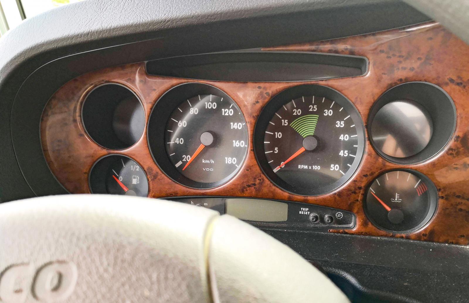Nu vet vi varför Ulf påminns om sin gamla Porsche 356 när han kör Carthagon.