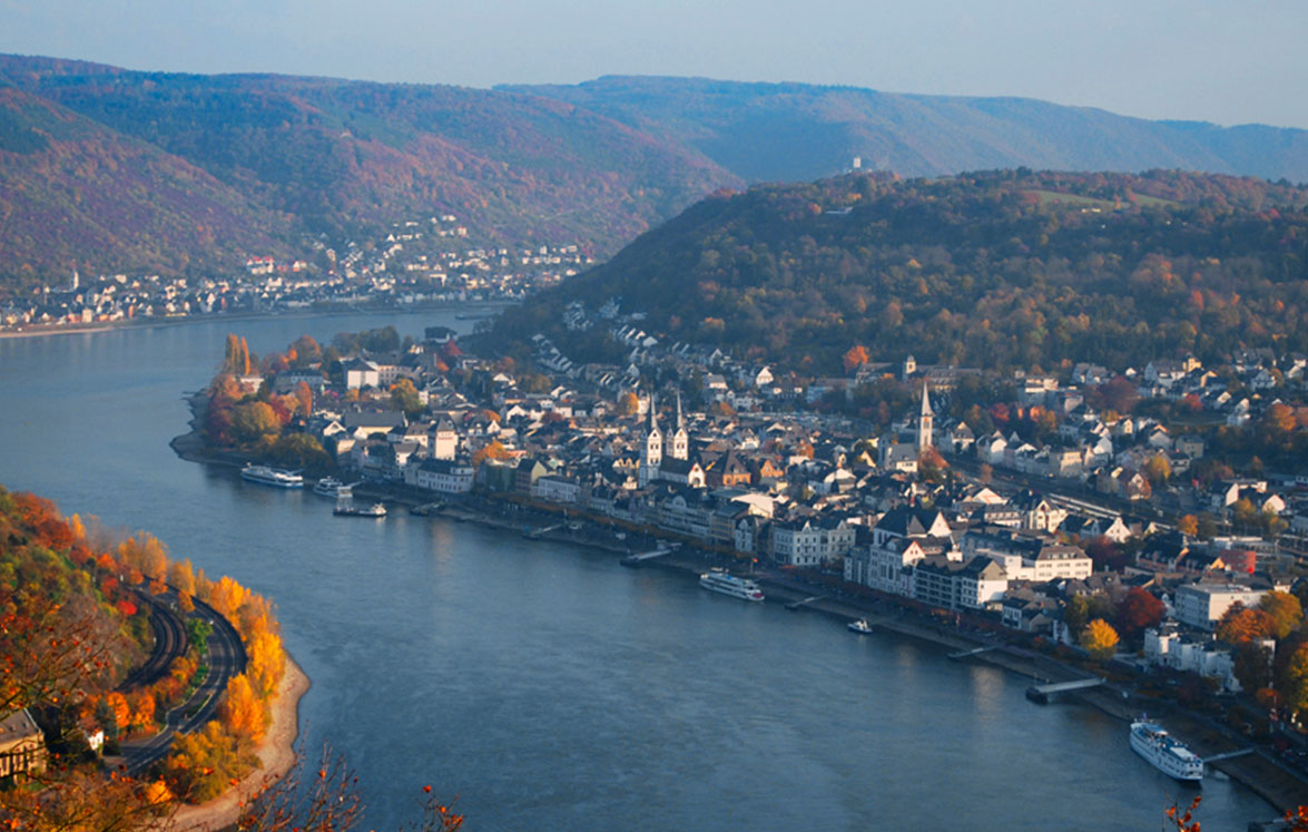 Boppard ligger inom cykelavstånd från Camping Sonneneck. Staden har 15 000 invånare och ligger i delen av Rehndalen som är världsarv sedan 2002.