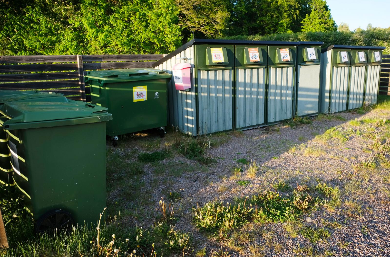 Sopsortering finns det i anslutning till campingplatserna.