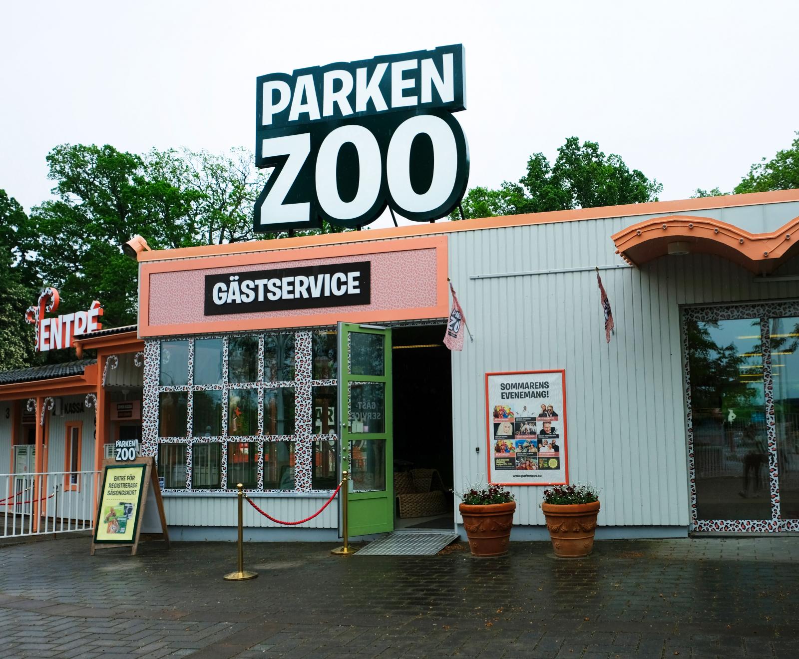 Vid entrén finns en souvenirshop att besöka innan avfärd hemåt.