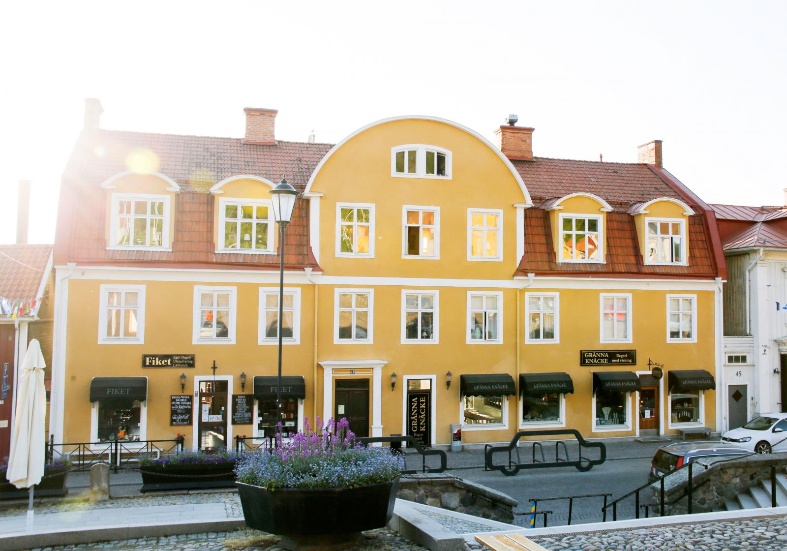 Missa inte ett besök i mysiga Gränna när du ändå är i trakten.