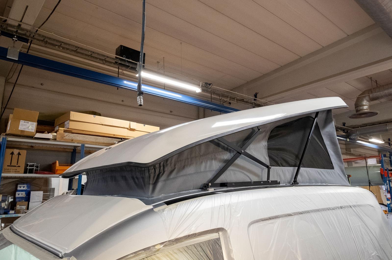 Att kunna sova på loft är extra värdefullt i en liten bil.