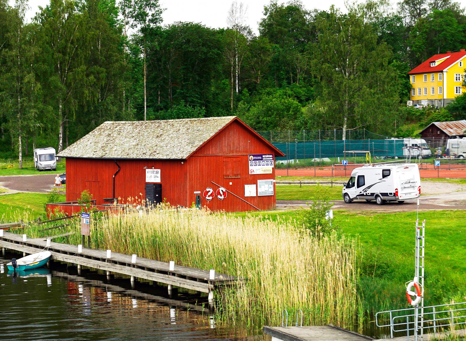 Öppet april till mitten av oktober. Platsen är bemannad under juli och augusti.