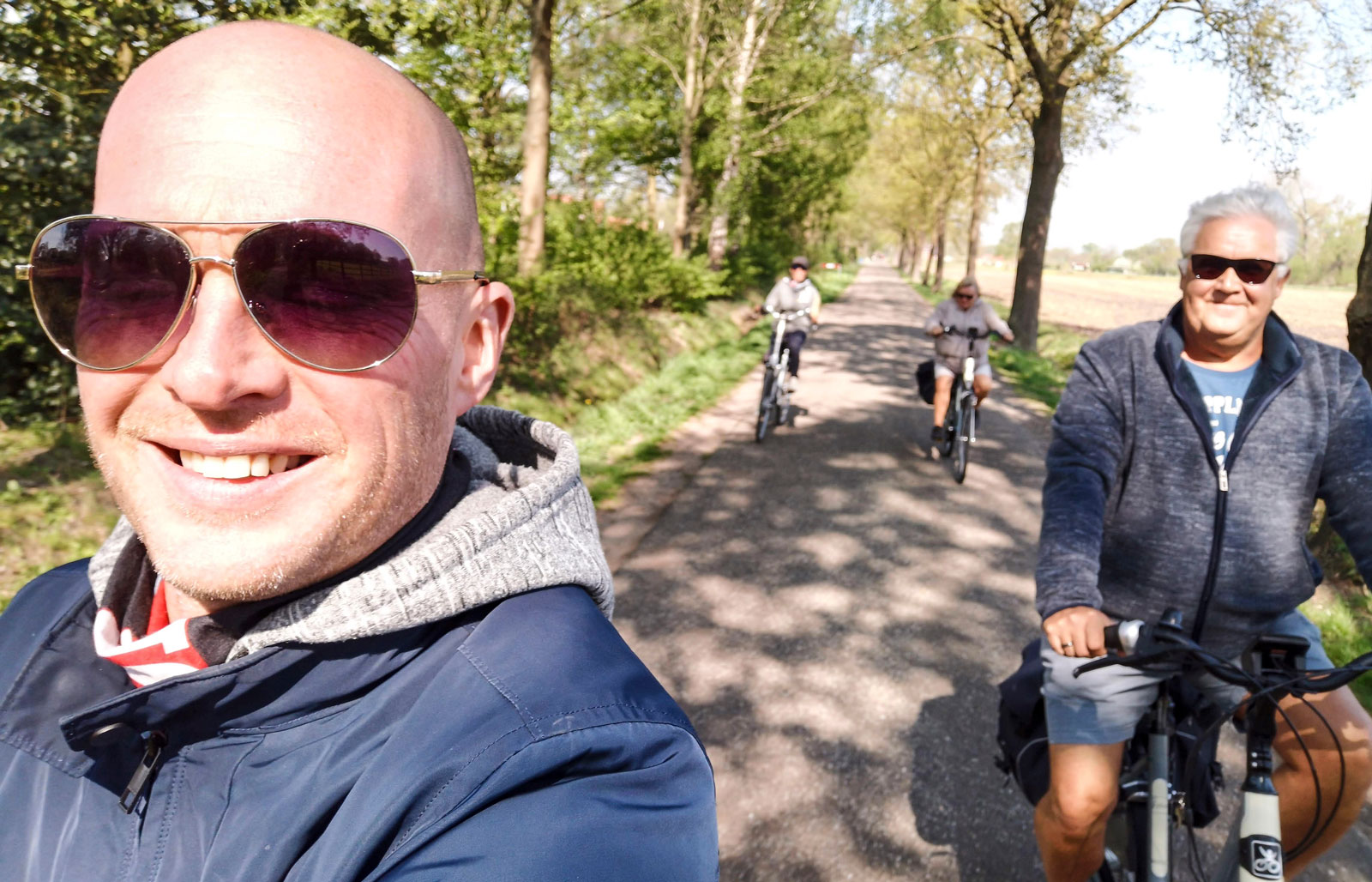 Sällan har det varit så roligt att cykla som när man gör det i sakta mak i sällskap av vänner. Dessutom ger det väldigt bra motion och benstyrka, trots hjälpmotorn.