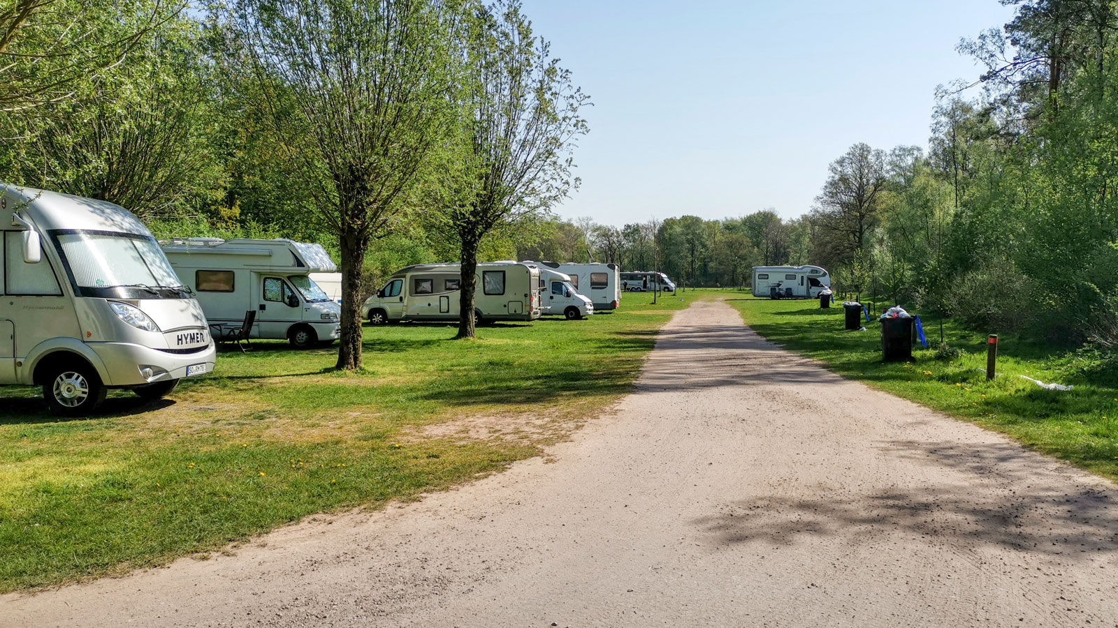 Ställplatsen vid Dreiländersee är av det enklare slaget. Vill du bo lyxigare rekommenderas Overdinkel på holländska sidan om gränsen.