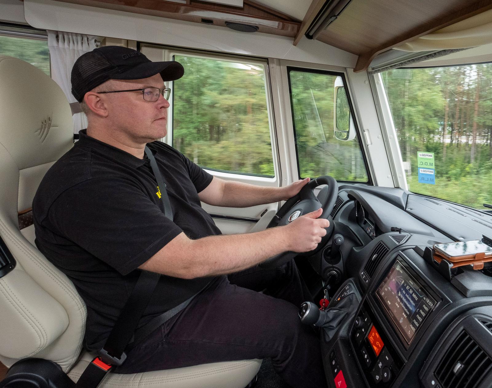 Vi testade Rapidons köregenskaper i olika miljöer och på olika vägtyper.