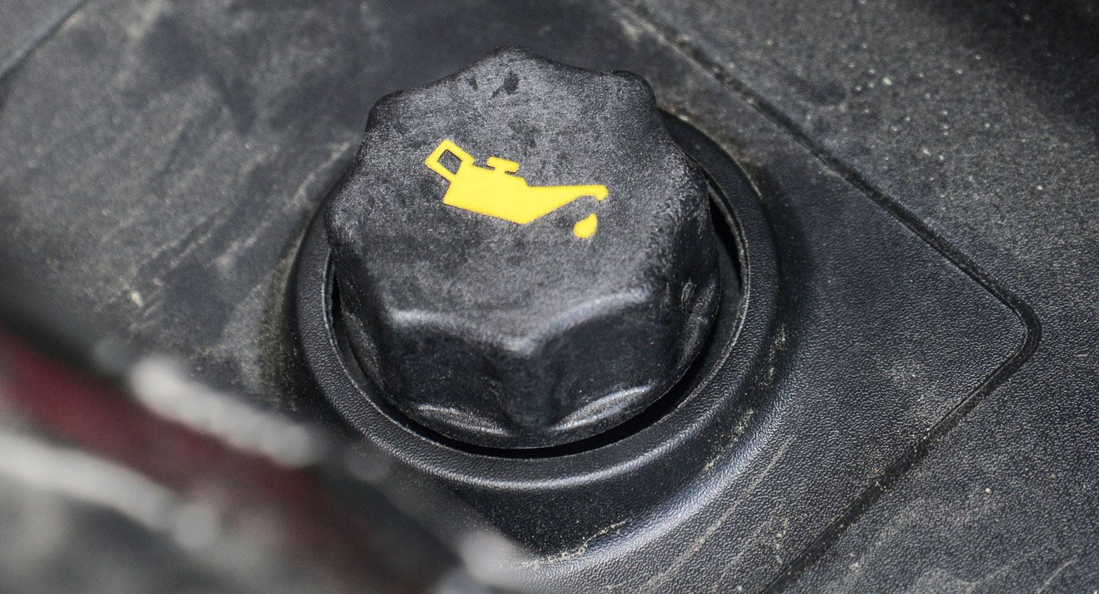 Byt gärna olja i både växellåda och motor inför vinterförvaringen för att slippa kondens från gammal olja.