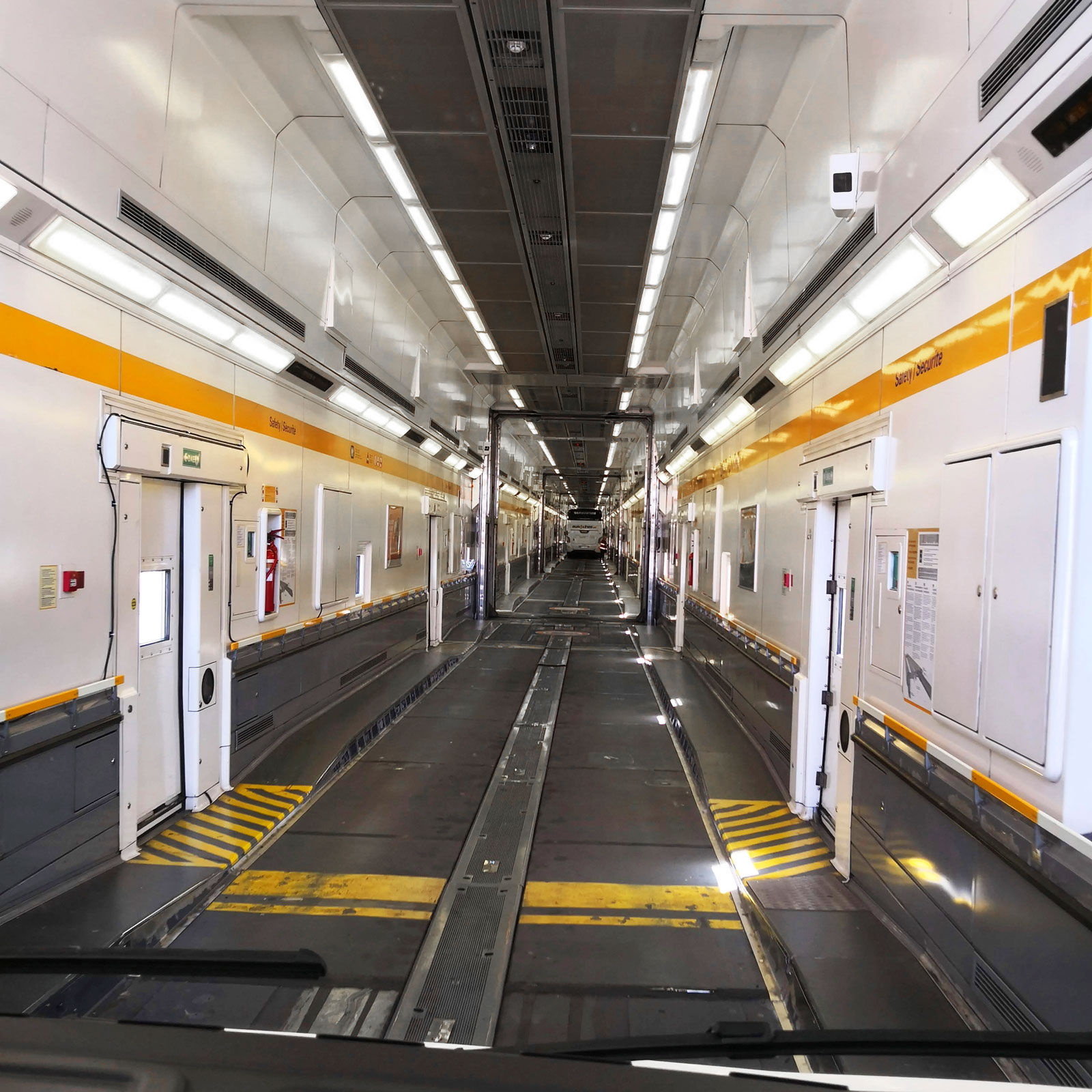 Varje tåg är 775 meter långt så det blir en rätt bra sträcka ombord innan vi får dra åt handbromsen och stänga av motorn.