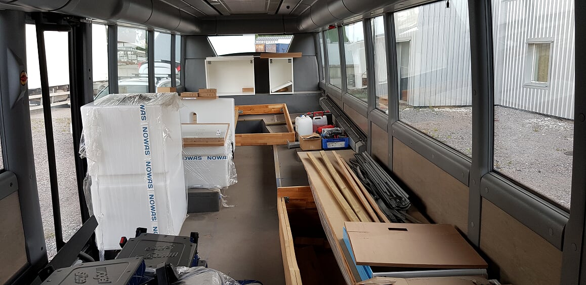 Nu ska bussen byggas om till ett hem