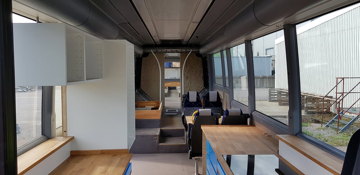Nu ska bussen byggas om till ett hem