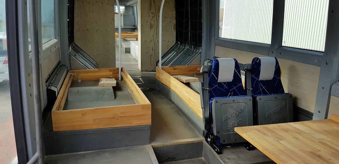 Nu ska bussen byggas om till ett hem