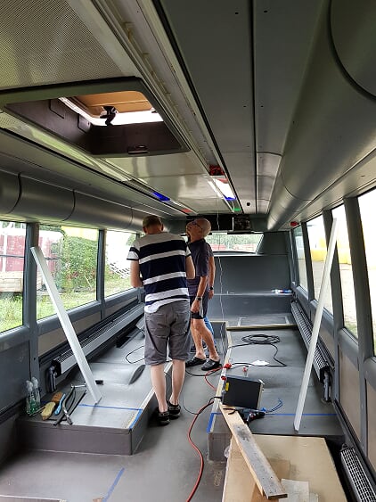 Nu ska bussen byggas om till ett hem