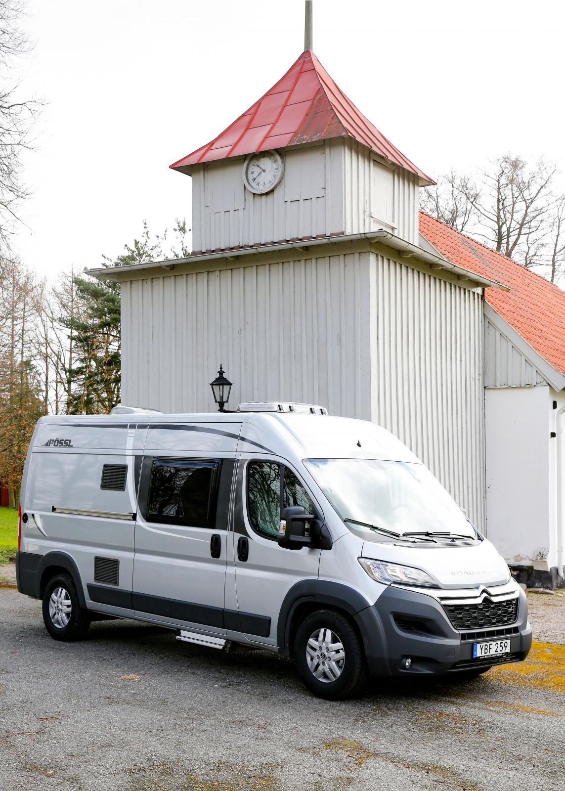 Sockenkyrkan i Elleholm är byggd med korsvirkesteknik i början av 1700-talet.