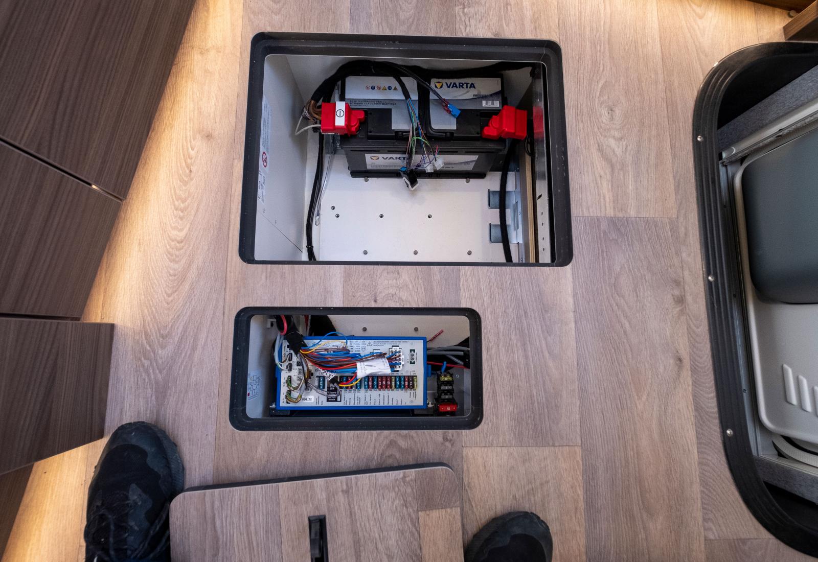 Mer teknik i golvet. Vill man ha lithium så finns det som tillval.
