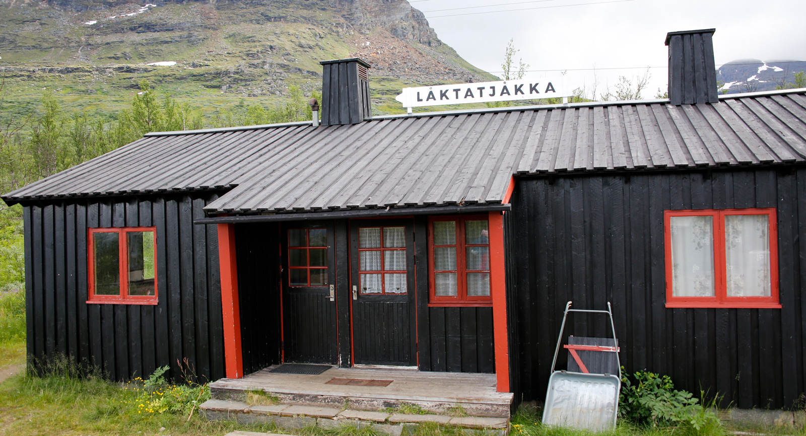 Låktatjåkka station. Här stannar numera tåget.
