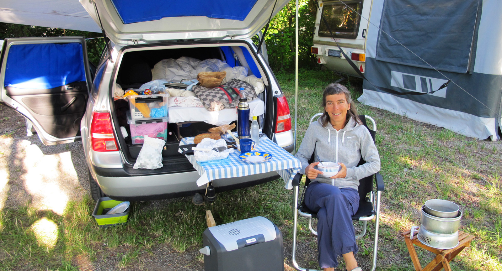 Largagne i norra Frankrike med den VW Golf Variant som Anna hade innan "Juni".