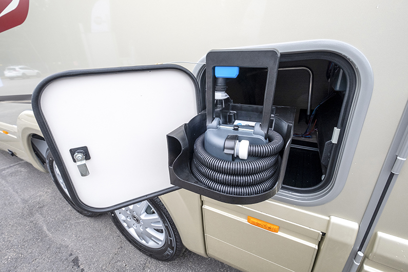 Thetford Indus är ett nytt toasystem med fast tank.