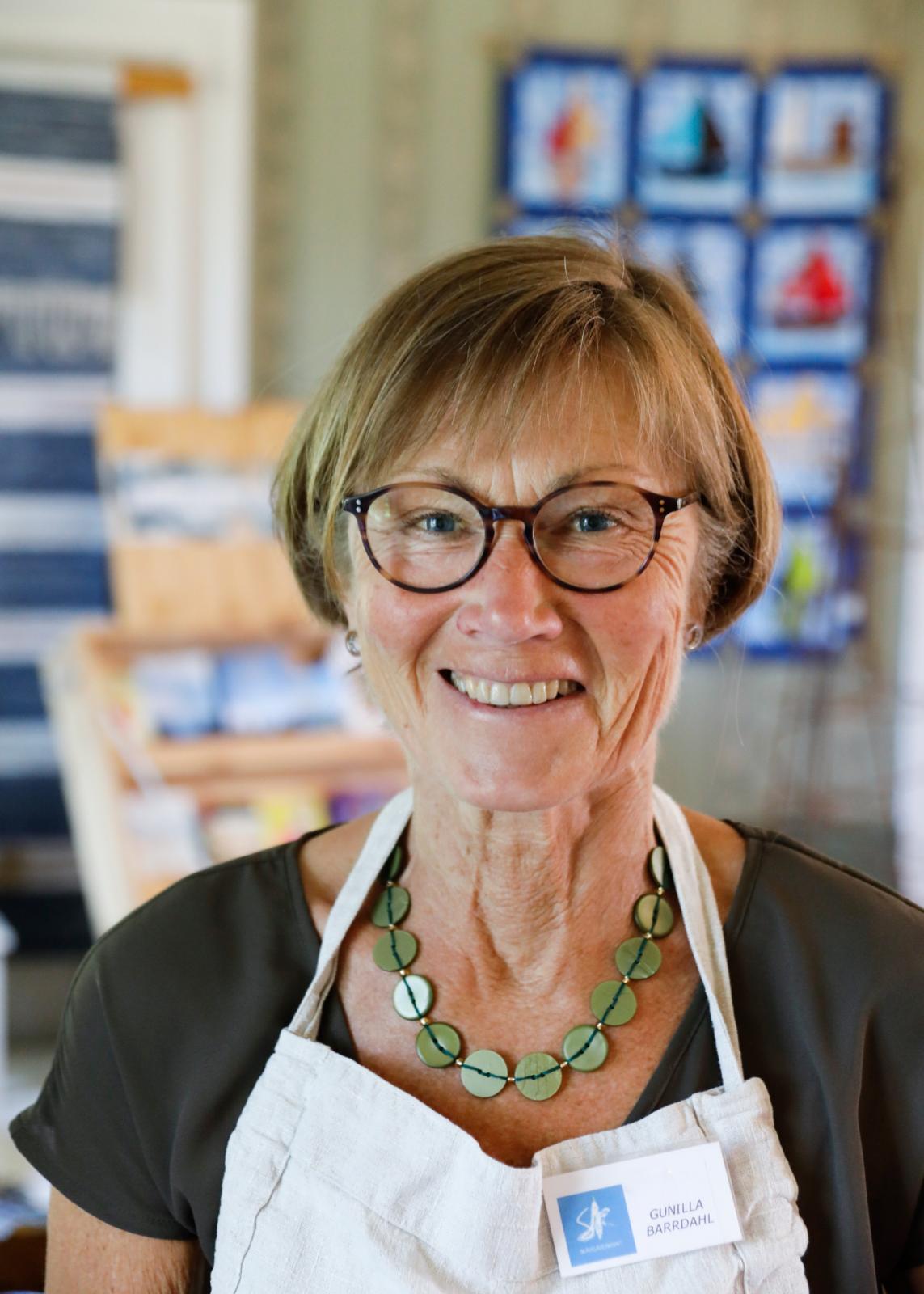 Gunilla Barrdahl är en av 26 hantverkare som bemannar Skärgårdskraft.