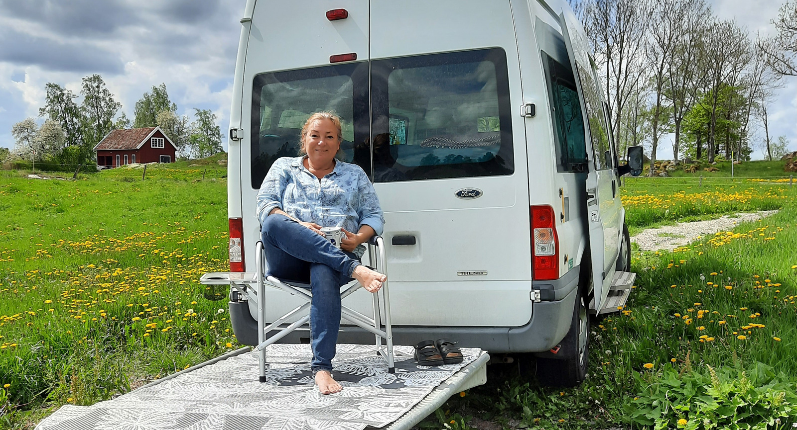 Tidigare rullstolsrampen fungerar utmärkt som uteplats vid fikastoppen.