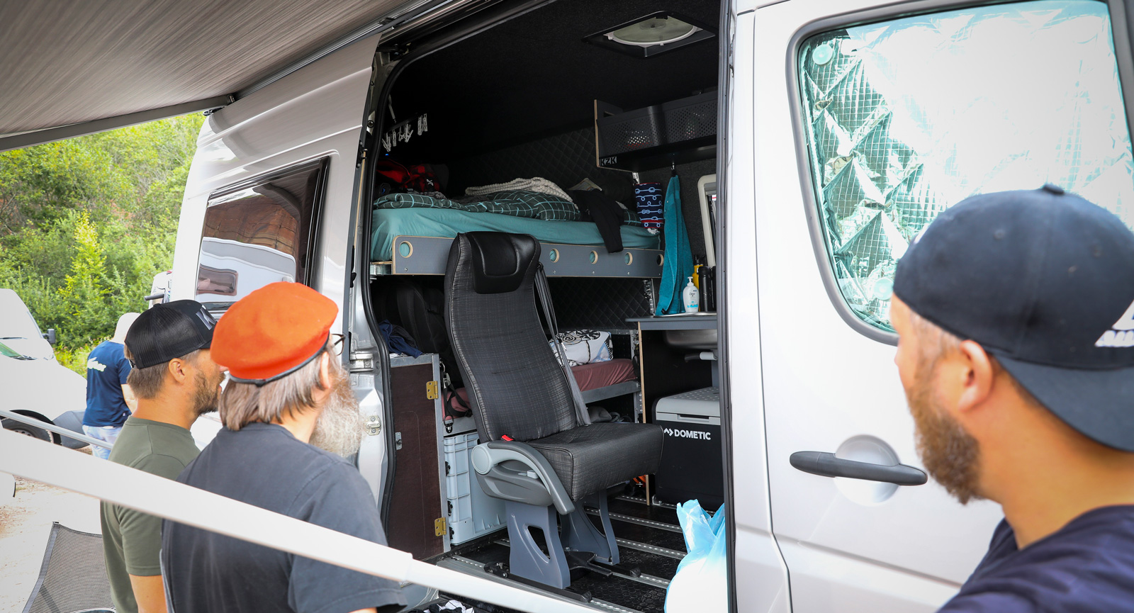 Vanlife: "Nybyggare" möts på Burning Van