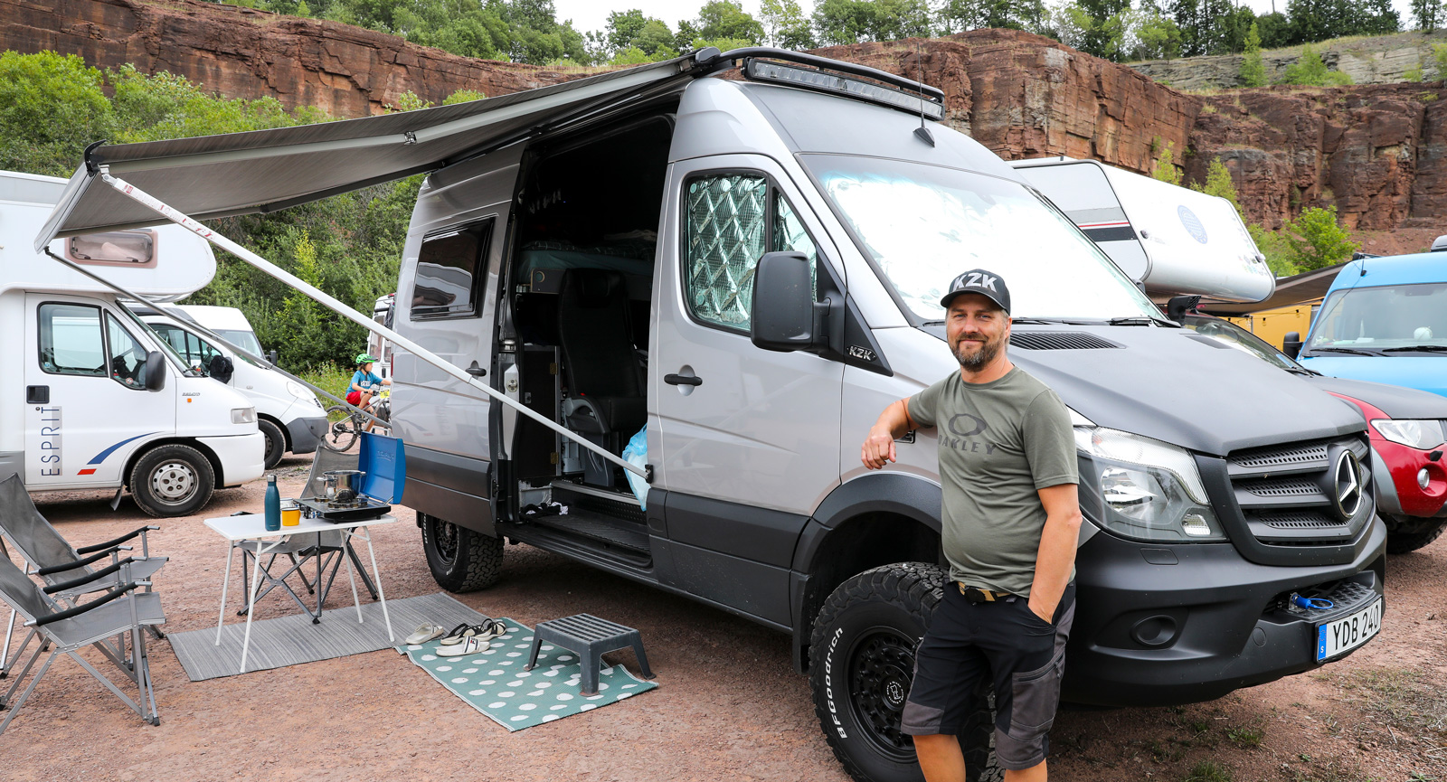 Kim Zweigbergs fyrhjulsdrivna MB Sprinter 316 lockar många nyfikna blickar.