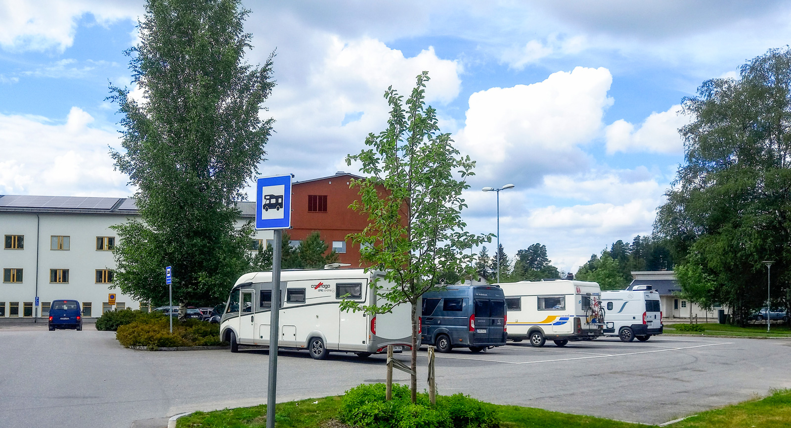 Ställplats 1. Avesta kommun har två ställplatser. Denna är lugnare och vid badhuset.