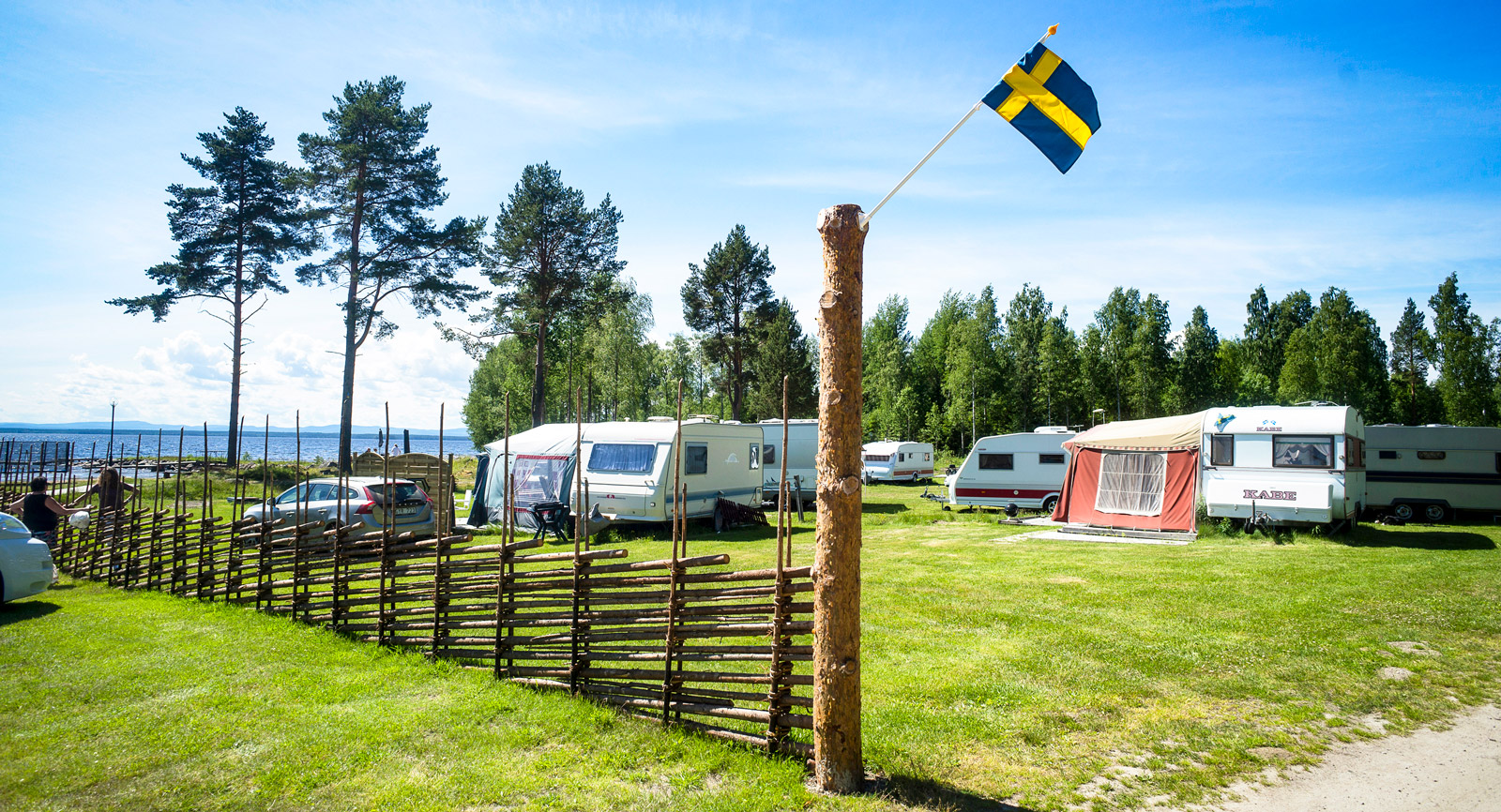 Fint i Fönebo. Längst upp i norr vid Norrdellen ligger Fönebo camping. Kallas ibland Hälsinglands riviera med tanke på den långa sandstranden.