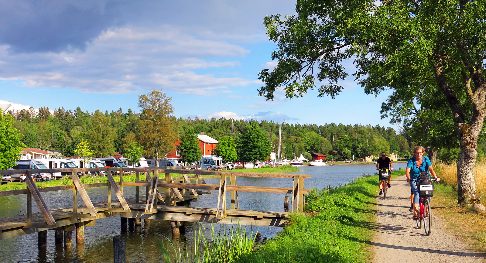 I Lyrestad regerar lugnet och grönskan.
