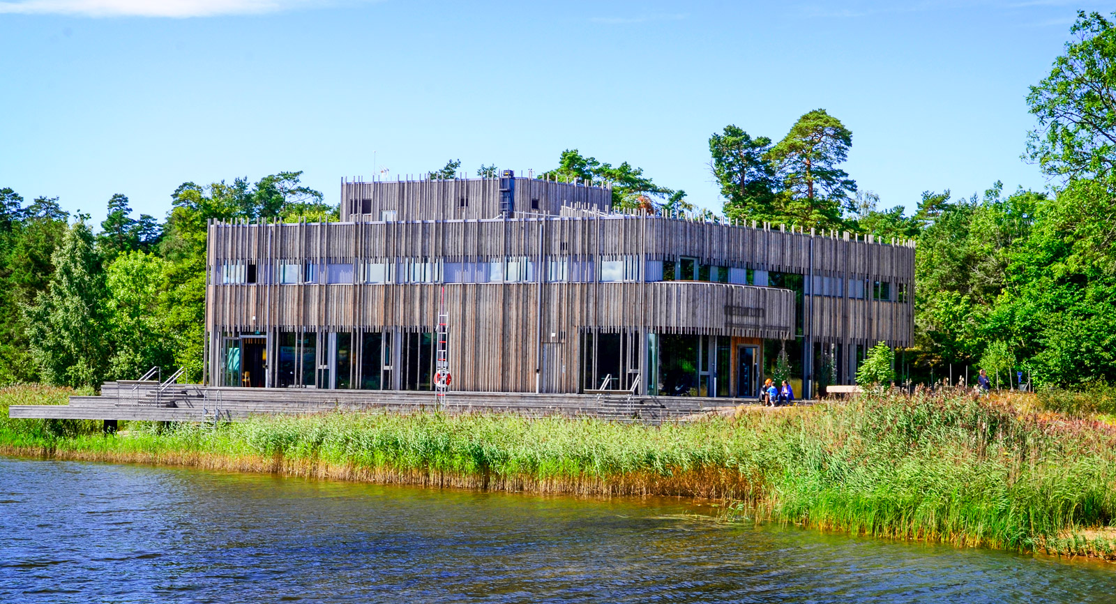 På Naturum vid Läckö slott kan du lära dig mer om Djurö nationalpark som ligger mitt ute i Vänern.