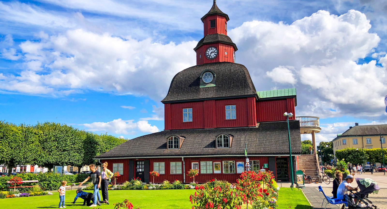 Ett jaktslott som blev rådhus som blev turistbyrå. Gamla Rådhuset är Lidköpings mest ikoniska byggnad.