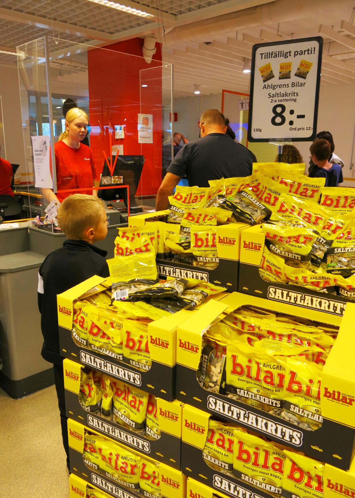 Vid en avstickare till Ljungsbro och Cloettas fabriksbutik kan du fylla på förrådet av färdgodis.
