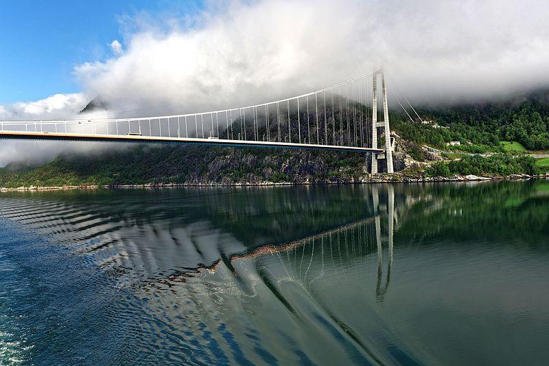 Ny bro över Hardangerfjorden i Norge