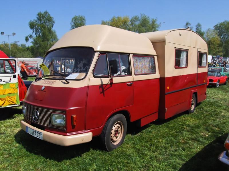 Halvintegrerad husvagn