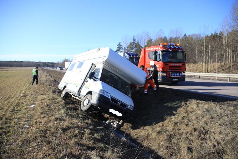 Bilen ska ringa 112 – krav från 2015