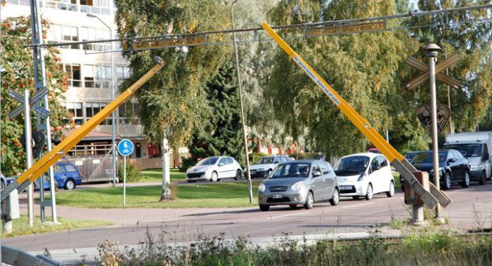 Kör igenom bommen!