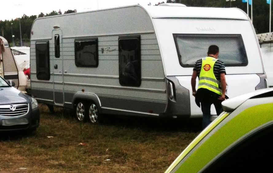 Denna och ytterligare ett tiotal stulna husvagnar påträffades i fjol. Nu har två hyrda och ej återlämnade husbilar påträffats i Danmark.