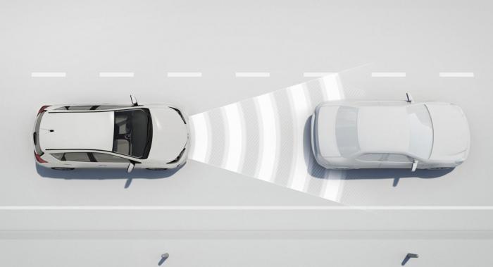 Toyotas säkerhetssystem TSS P har en radar som ger bilen adaptiv farthållare.