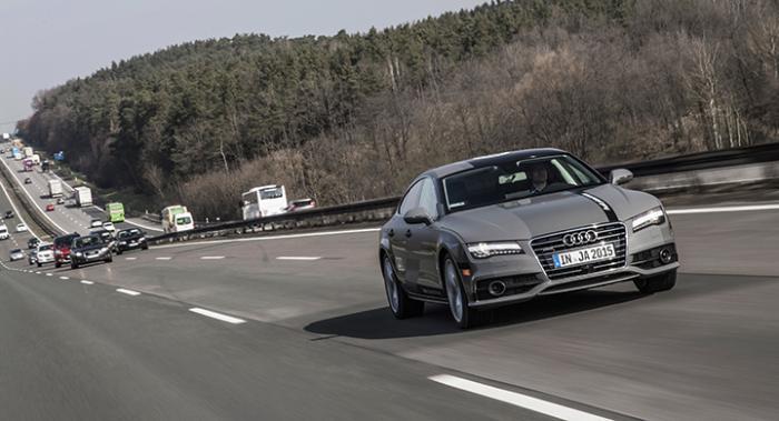 Audi testar autonom körning på Autobahn i en A7. Nästa A8 kommer att utveckla självkörningen ytterligare.