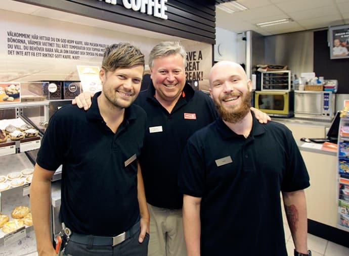 Vinnarna av Årets station 2016, Sannarps Bensin & Butik AB (Circle K) i Halmstad, Sven-Olof Gudmundsson i mitten.