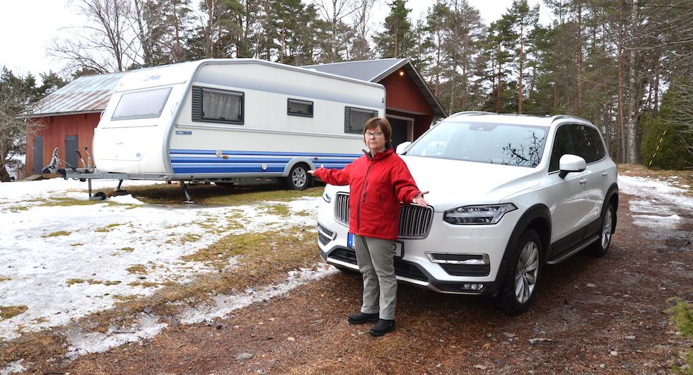 Ingrid Bergmans Volvo XC90 klarar inte att dra husvagnen på ett säkert sätt.