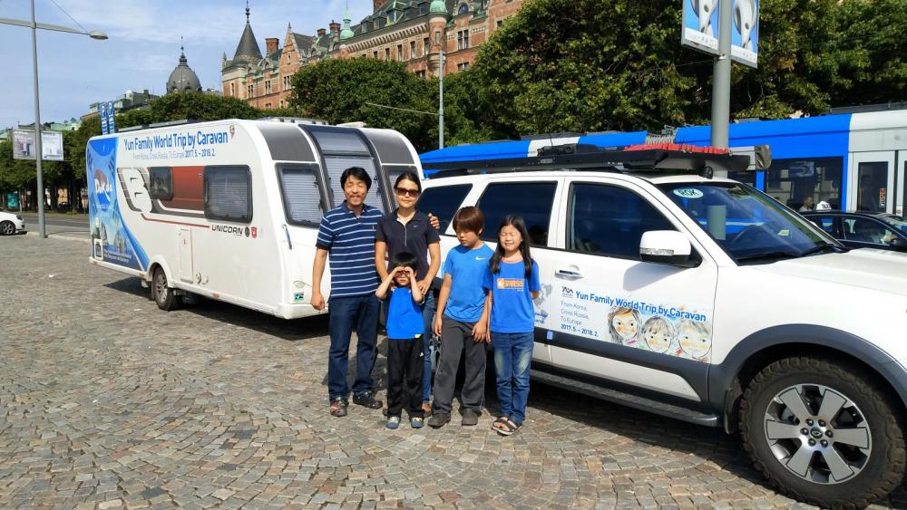 Familjen Yun från Sydkorea har rest långt hemifrån.