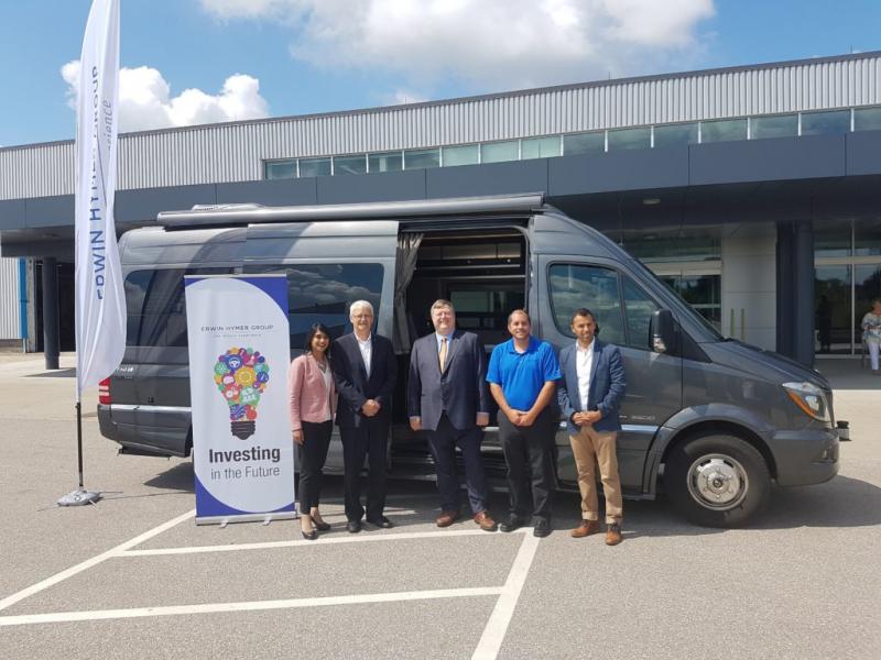 Från vänster: Bardish Chagger, Marc Garneau, Jim Hammill- president och CEO EGHNA, Charlie Rossi- Engineer and Marwan Tabbara