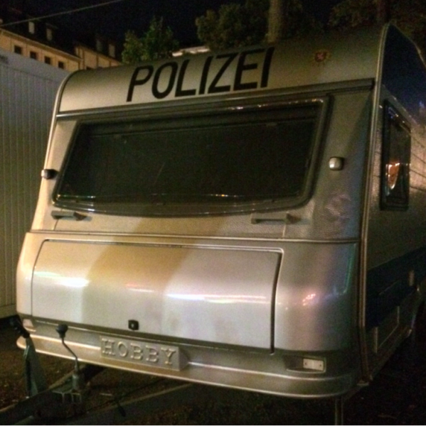 Tysk polis i husvagn