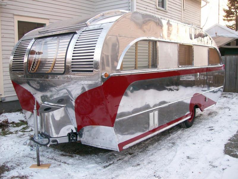 Glänsande husvagn