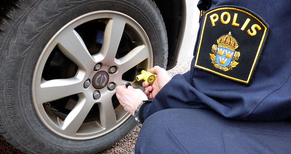 Polisen varnar för däckbedragare