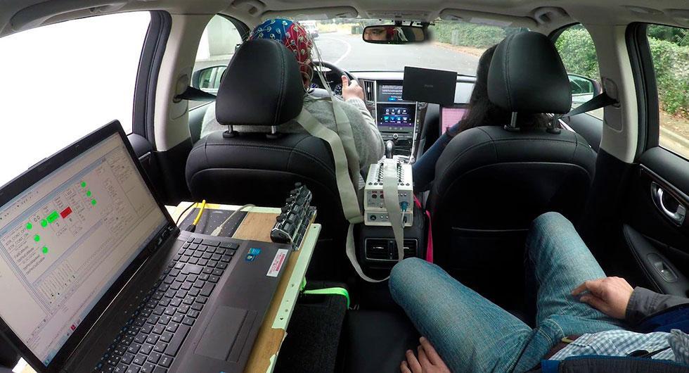 Nissan styr bilen med hjärnvågor