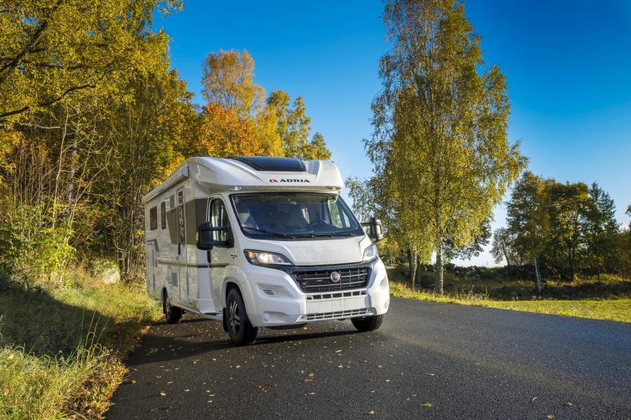 Nya Adria Coral Plus S 670 SL!