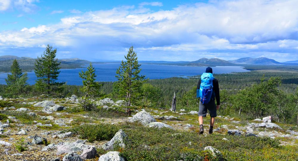 Härlig frihetskänsla. Enastående vy över sjön Rogen som sträcker sig ända in över norska gränsen.