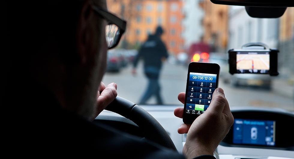 Nya vägskyltar upptäcker mobilanvändande